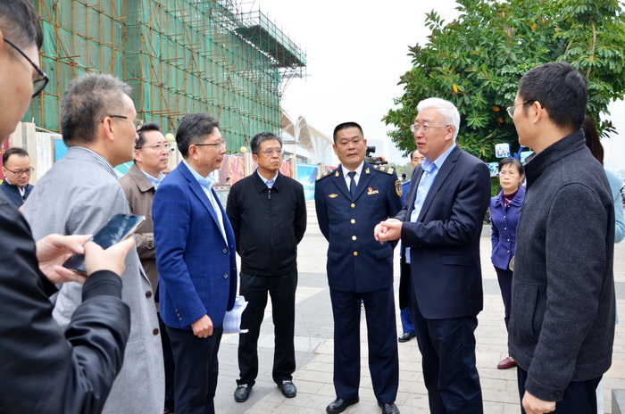 0202【游艇旅游】廈門(mén)市副市長(cháng)韓景義帶隊檢查五緣灣游艇港春節前安全管理和服務(wù)保障措施落實(shí)情況_調整大小.jpg