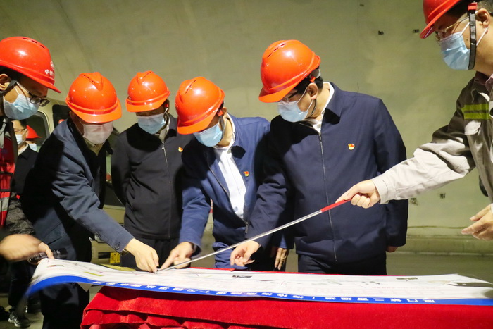 0219【工程公司】福建省委常委、廈門(mén)市委書(shū)記趙龍調研海滄隧道（第二西通道）項目 (2)_調整大小.jpg